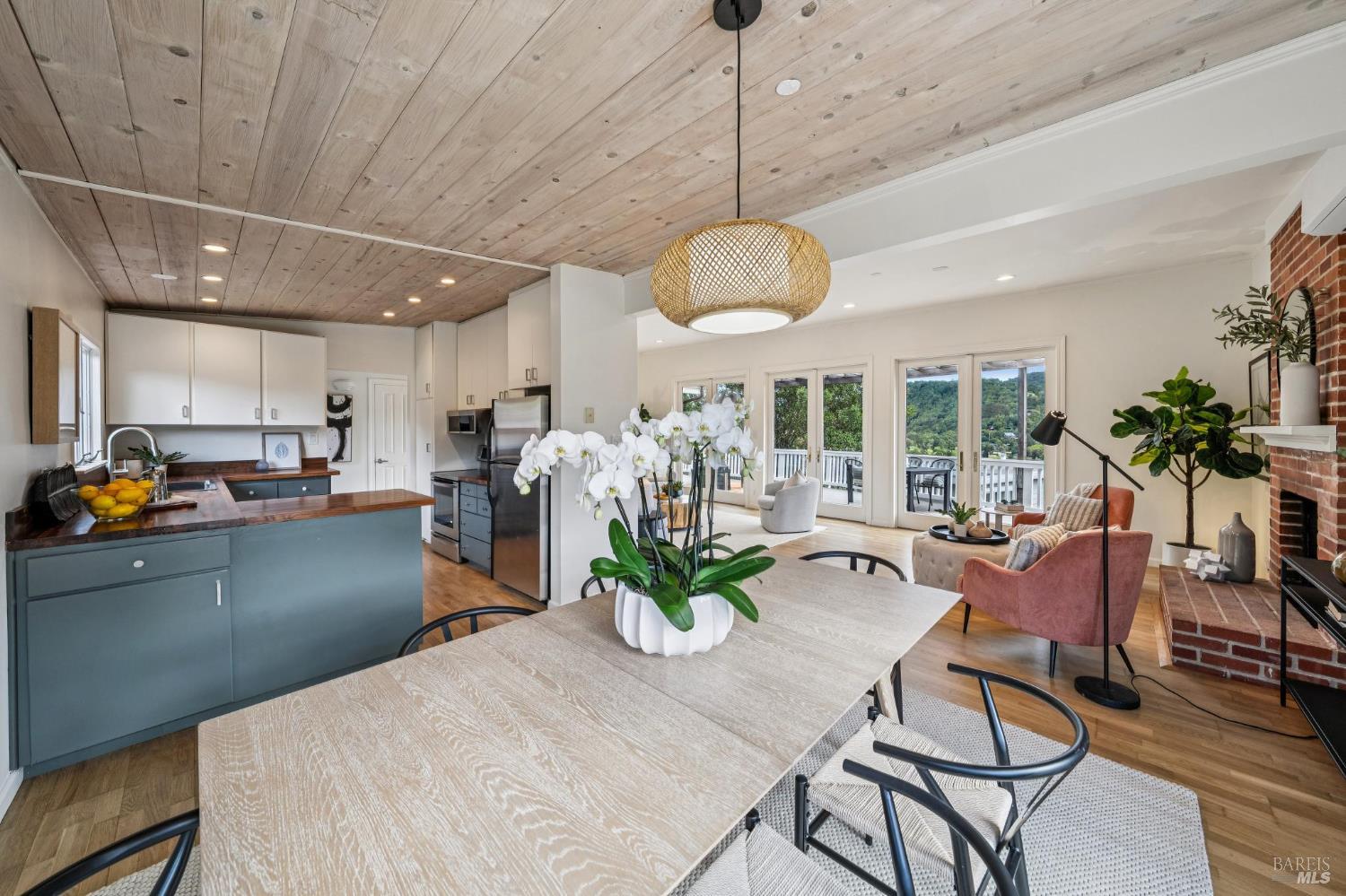 Detail Gallery Image 13 of 47 For 23 Arcangel Ct, Fairfax,  CA 94930 - 3 Beds | 3 Baths