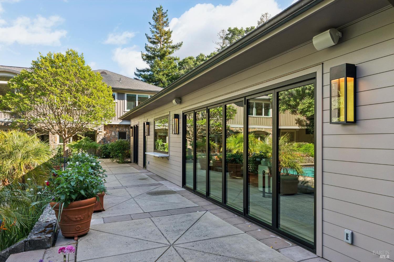 Detail Gallery Image 39 of 56 For 230 Summit Ave, San Rafael,  CA 94901 - 5 Beds | 4/1 Baths