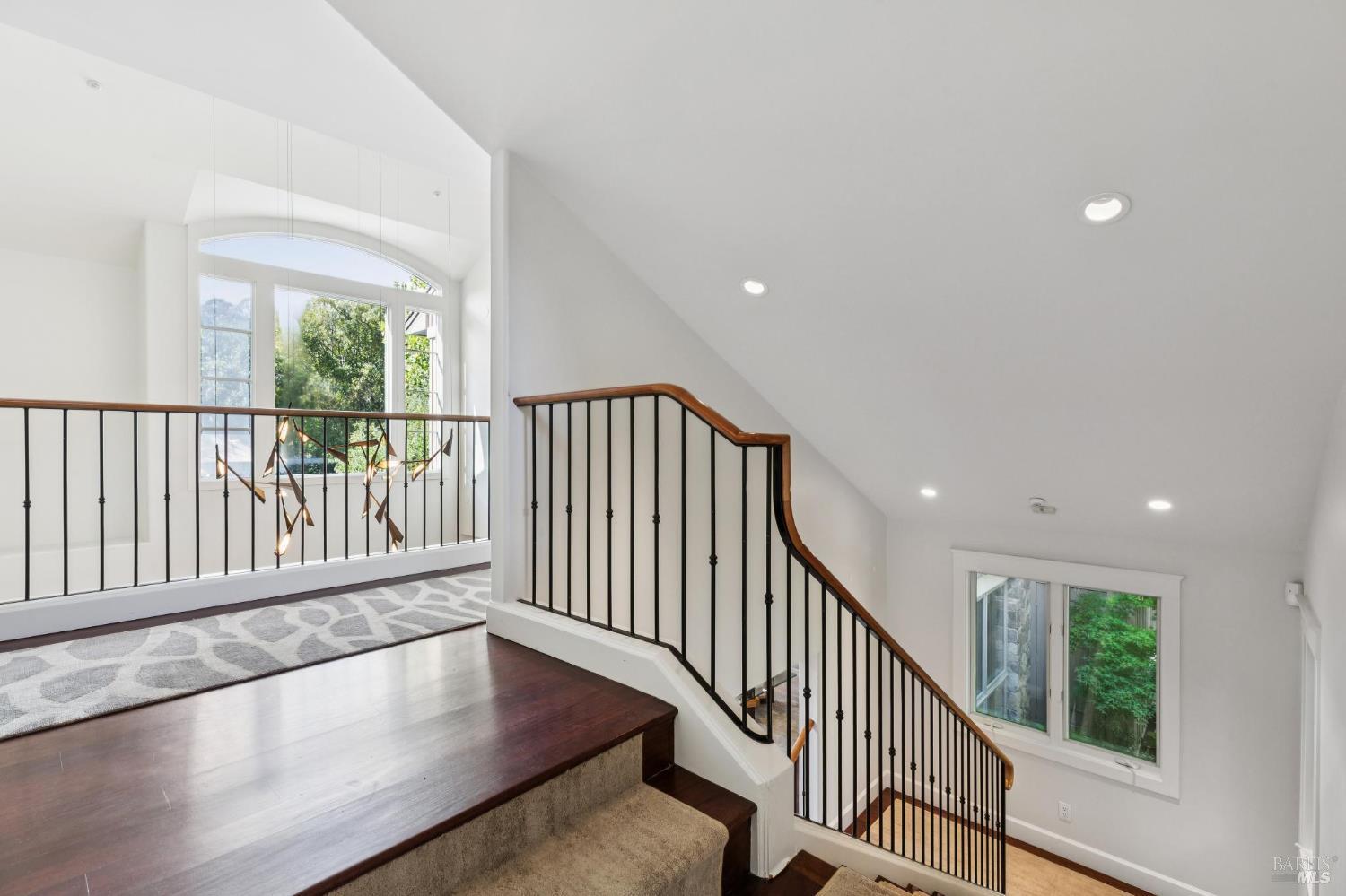 Detail Gallery Image 19 of 56 For 230 Summit Ave, San Rafael,  CA 94901 - 5 Beds | 4/1 Baths