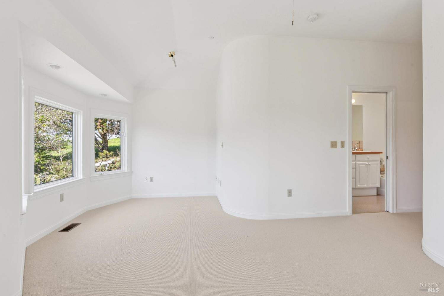 Detail Gallery Image 24 of 64 For 11798 Highway 1 Unkn, Point Reyes Station,  CA 94956 - 3 Beds | 3/1 Baths