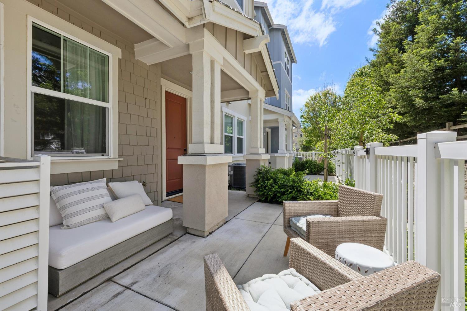 Detail Gallery Image 6 of 34 For 5 Orta Way, Novato,  CA 94945 - 4 Beds | 3/1 Baths