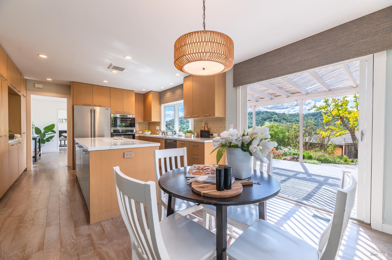 Detail Gallery Image 4 of 44 For 4 Galway Ln, San Rafael,  CA 94903 - 4 Beds | 3/1 Baths