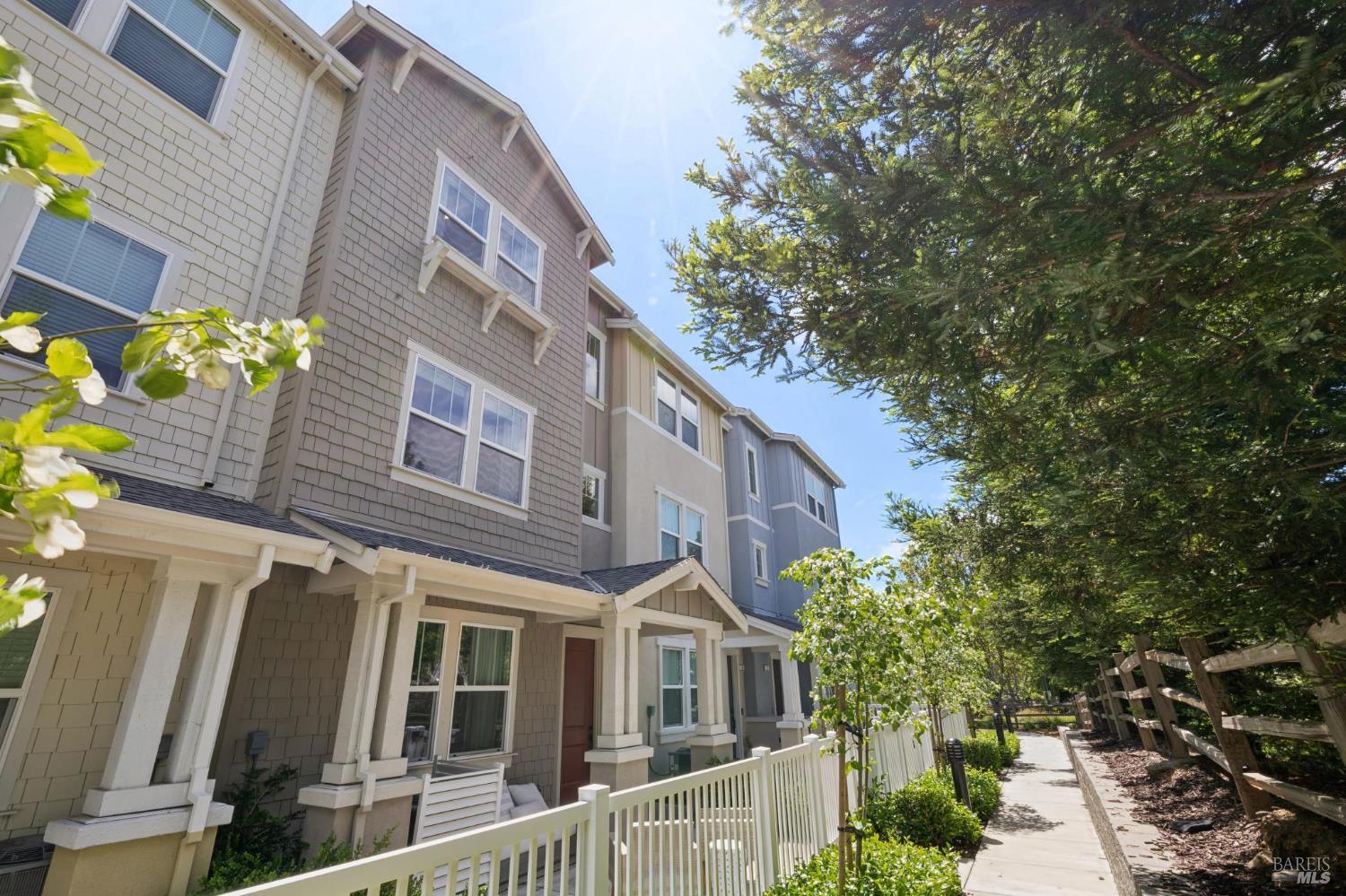 Detail Gallery Image 4 of 34 For 5 Orta Way, Novato,  CA 94945 - 4 Beds | 3/1 Baths