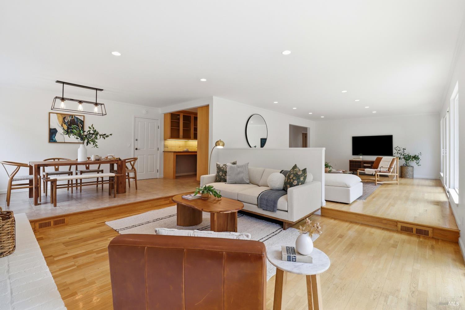 Detail Gallery Image 9 of 48 For 23 Terra Linda Dr, San Rafael,  CA 94903 - 4 Beds | 2/1 Baths