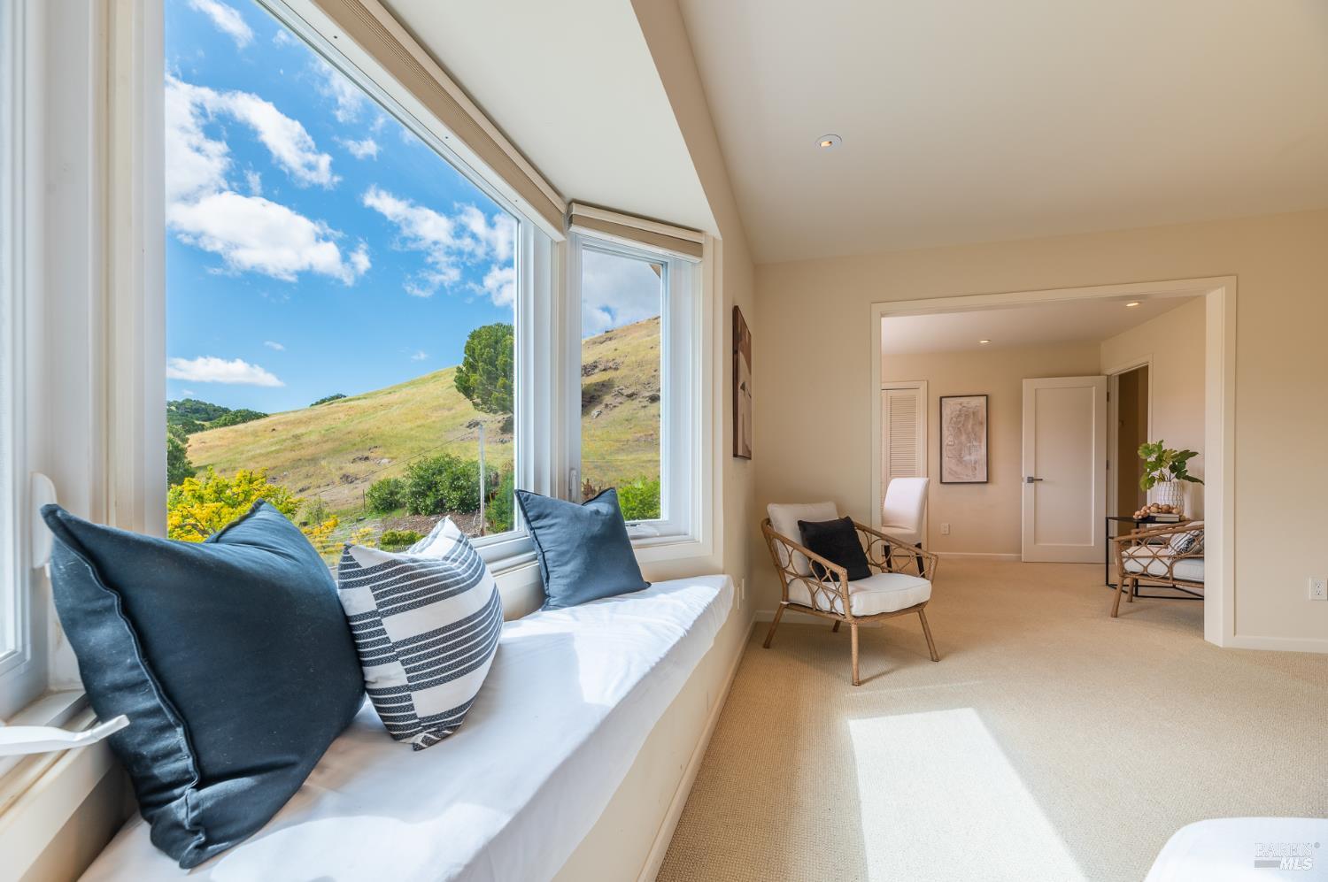 Detail Gallery Image 17 of 44 For 4 Galway Ln, San Rafael,  CA 94903 - 4 Beds | 3/1 Baths