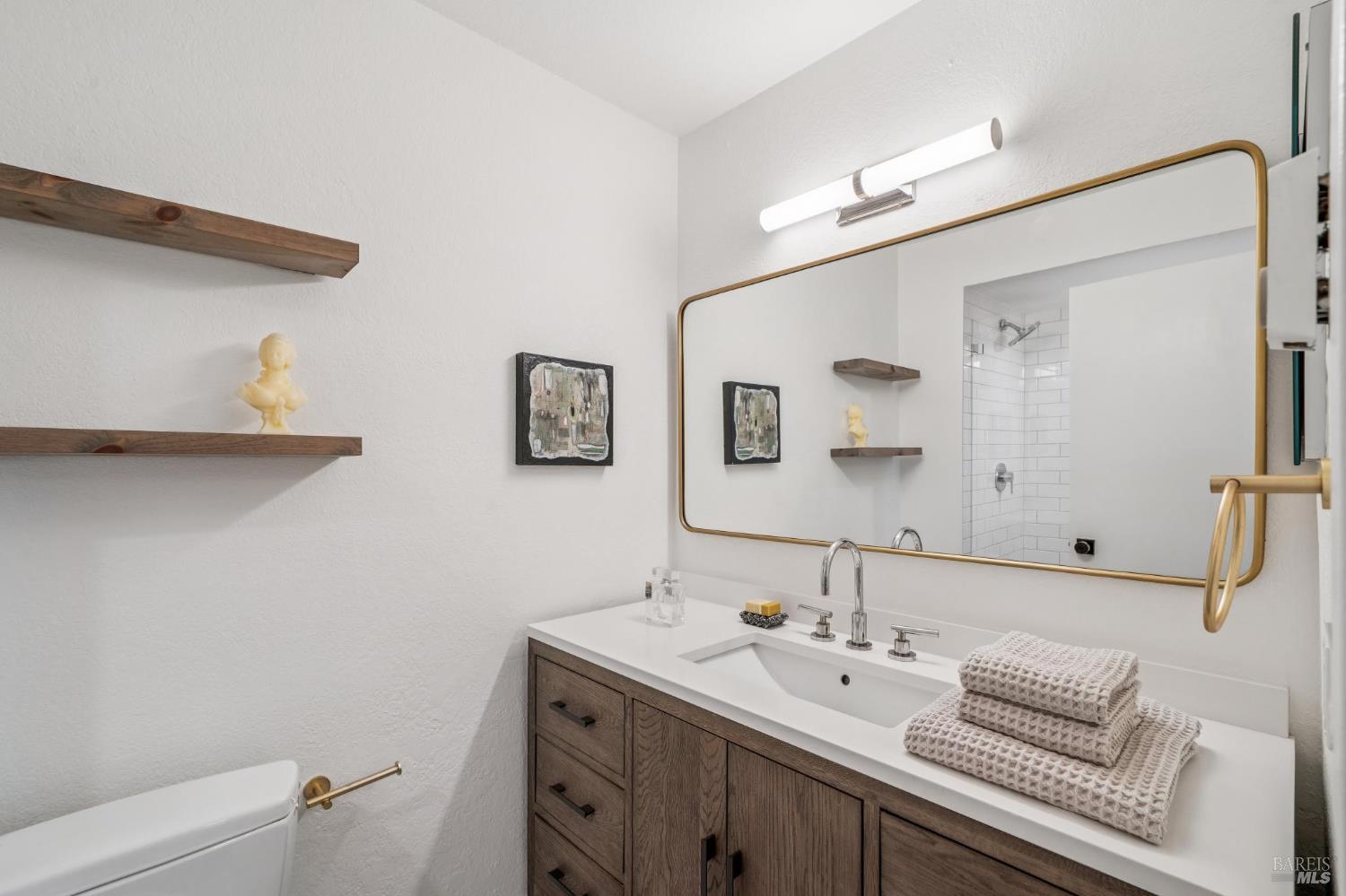 Detail Gallery Image 14 of 18 For 31 W Harbor Dr, Sausalito,  CA 94965 - 2 Beds | 2 Baths