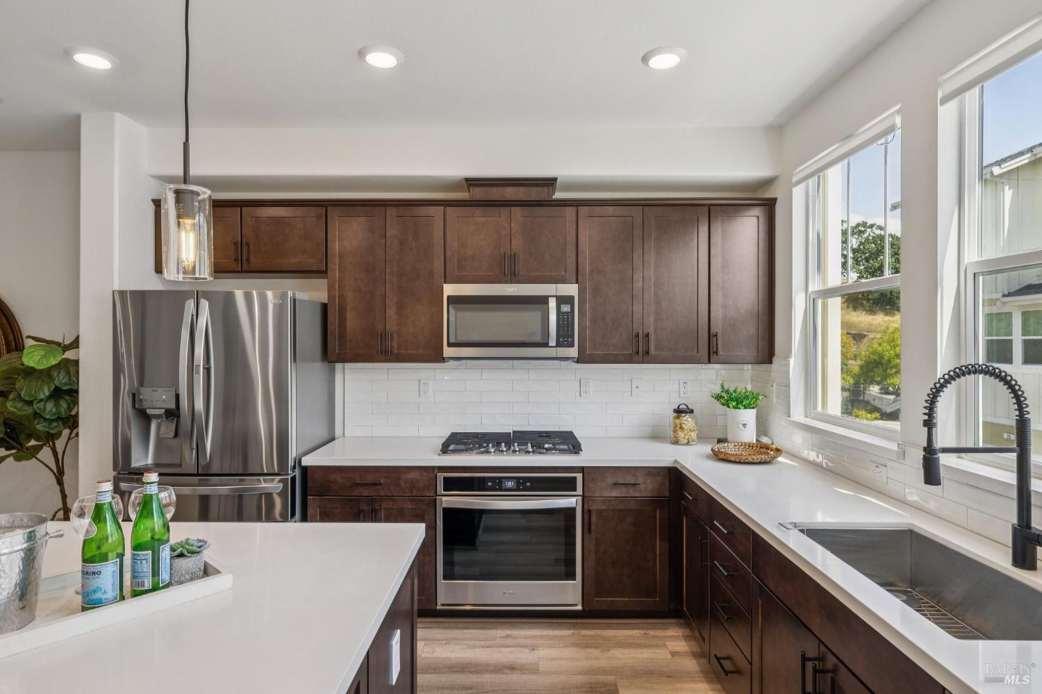 Detail Gallery Image 10 of 34 For 5 Orta Way, Novato,  CA 94945 - 4 Beds | 3/1 Baths