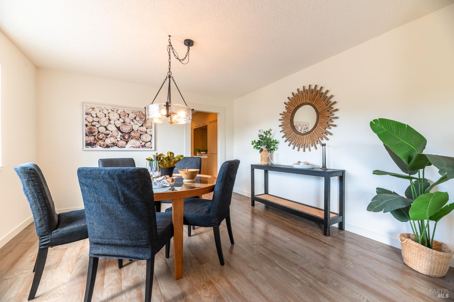 Detail Gallery Image 13 of 44 For 4 Galway Ln, San Rafael,  CA 94903 - 4 Beds | 3/1 Baths