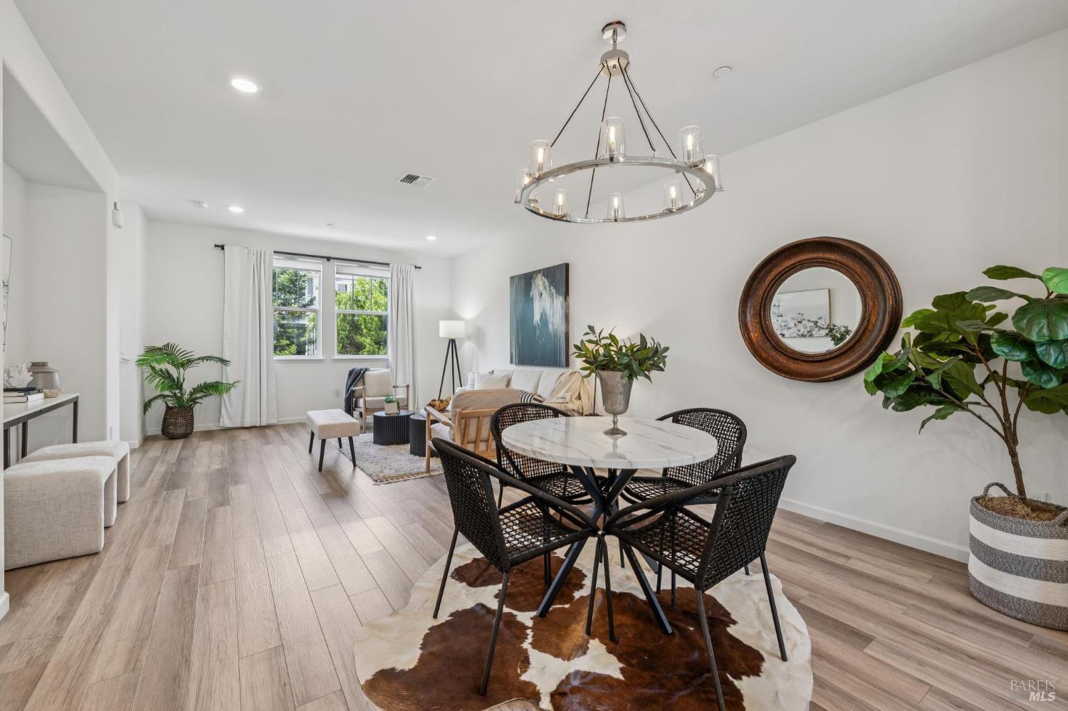 Detail Gallery Image 13 of 34 For 5 Orta Way, Novato,  CA 94945 - 4 Beds | 3/1 Baths