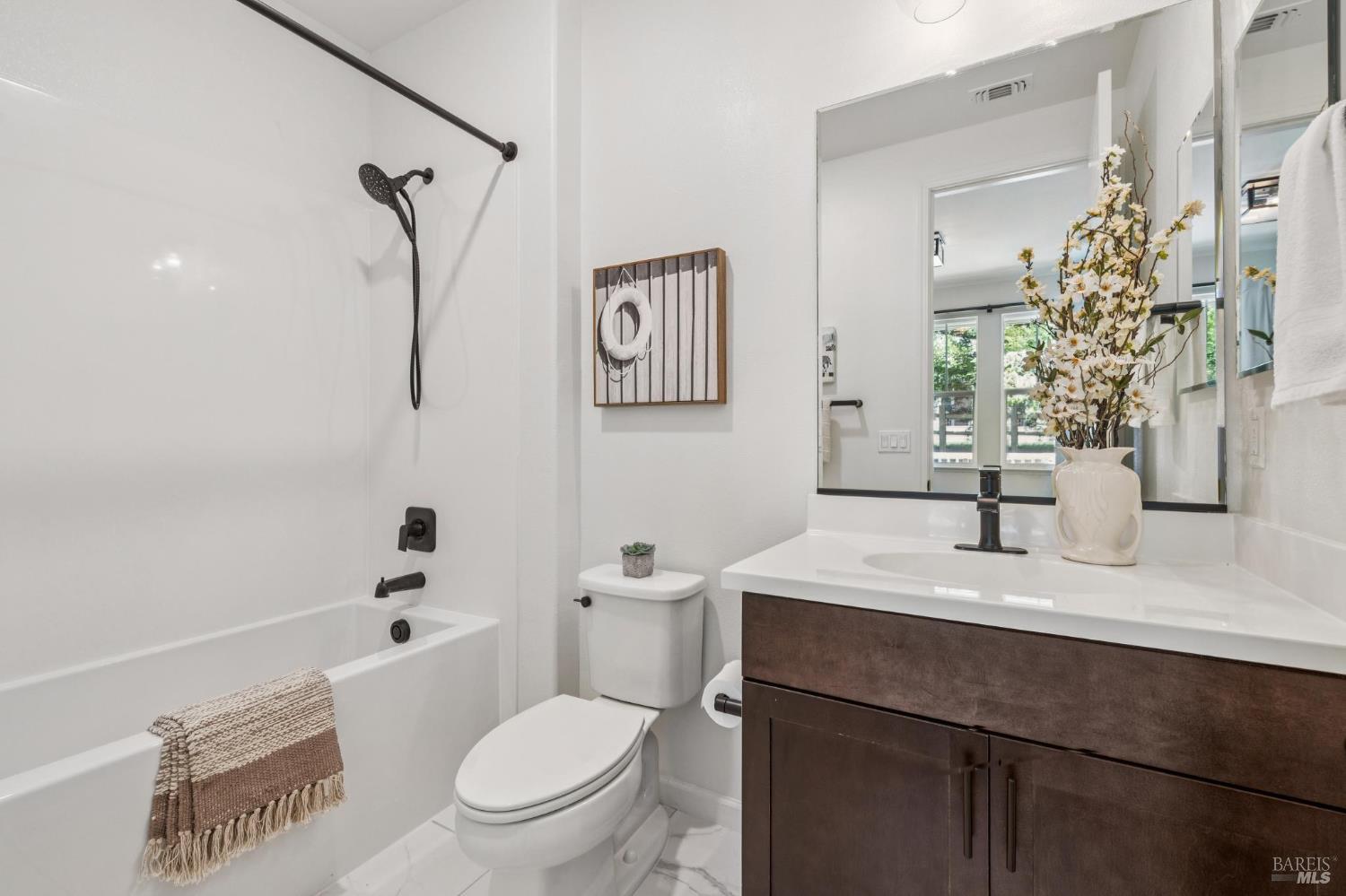 Detail Gallery Image 16 of 34 For 5 Orta Way, Novato,  CA 94945 - 4 Beds | 3/1 Baths