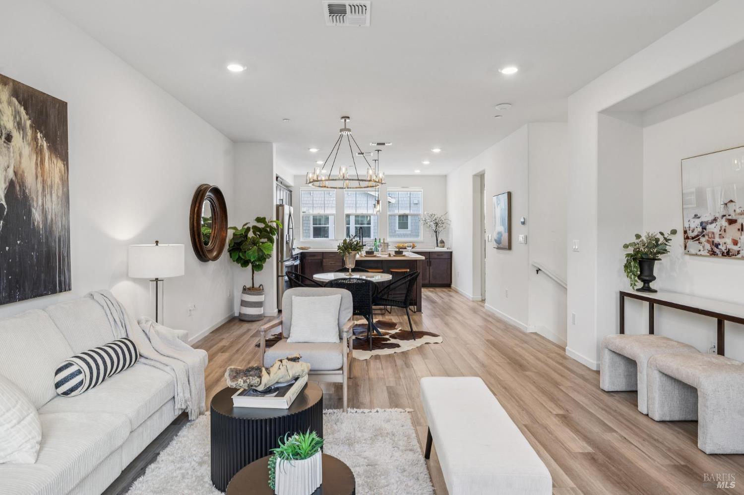 Detail Gallery Image 18 of 34 For 5 Orta Way, Novato,  CA 94945 - 4 Beds | 3/1 Baths