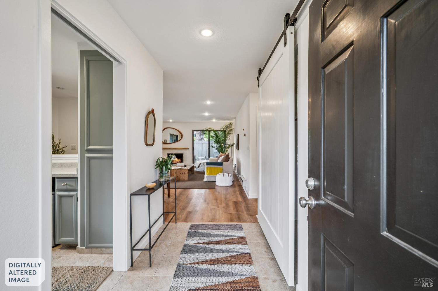 Detail Gallery Image 2 of 18 For 31 W Harbor Dr, Sausalito,  CA 94965 - 2 Beds | 2 Baths