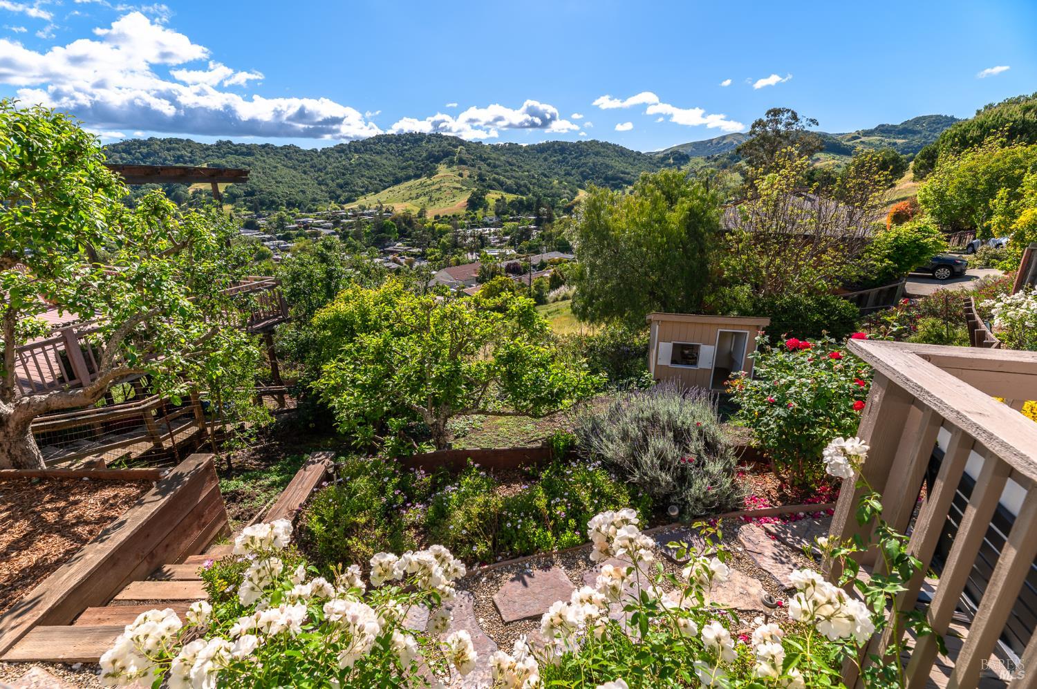 Detail Gallery Image 30 of 44 For 4 Galway Ln, San Rafael,  CA 94903 - 4 Beds | 3/1 Baths