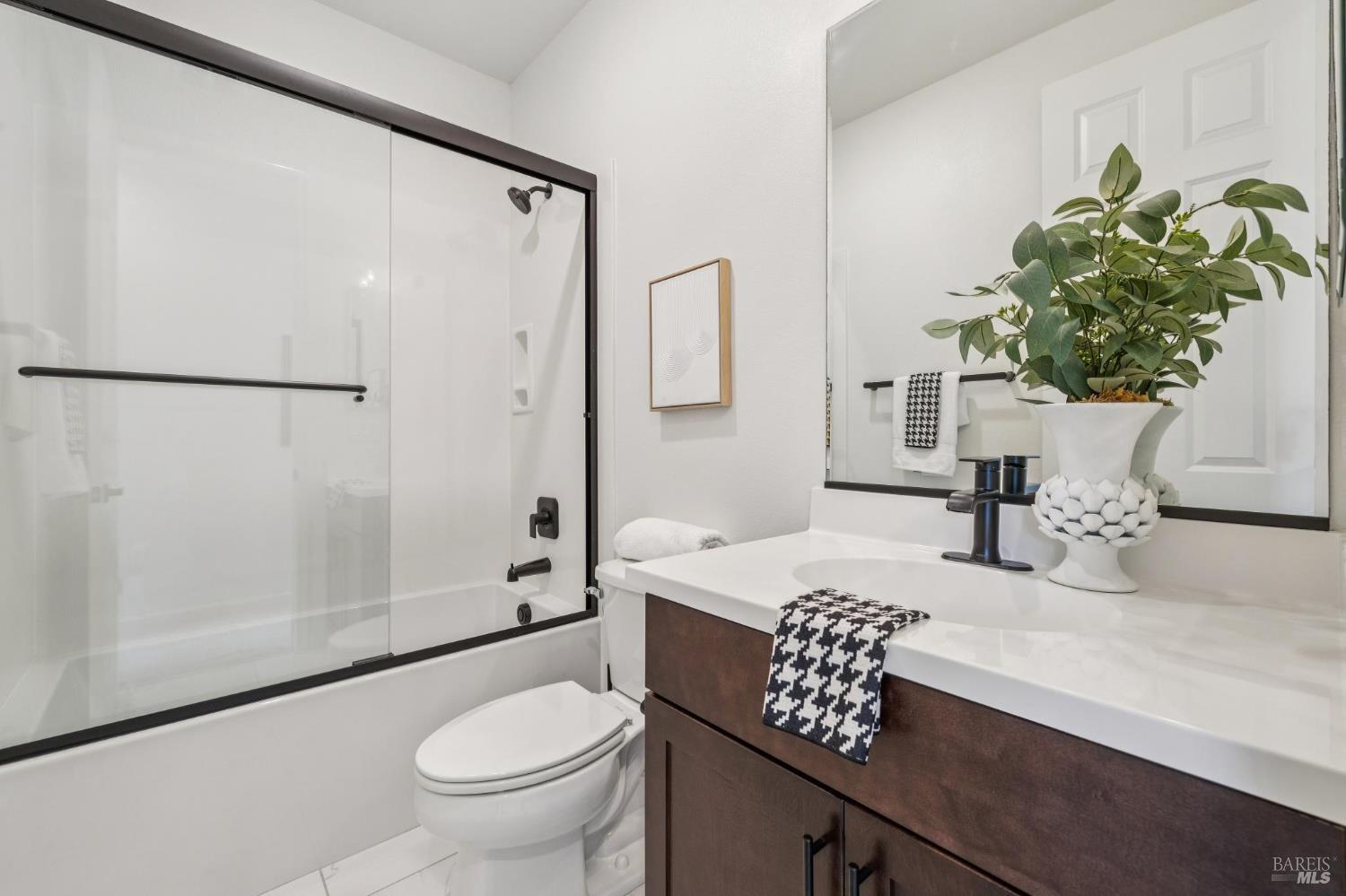 Detail Gallery Image 24 of 34 For 5 Orta Way, Novato,  CA 94945 - 4 Beds | 3/1 Baths