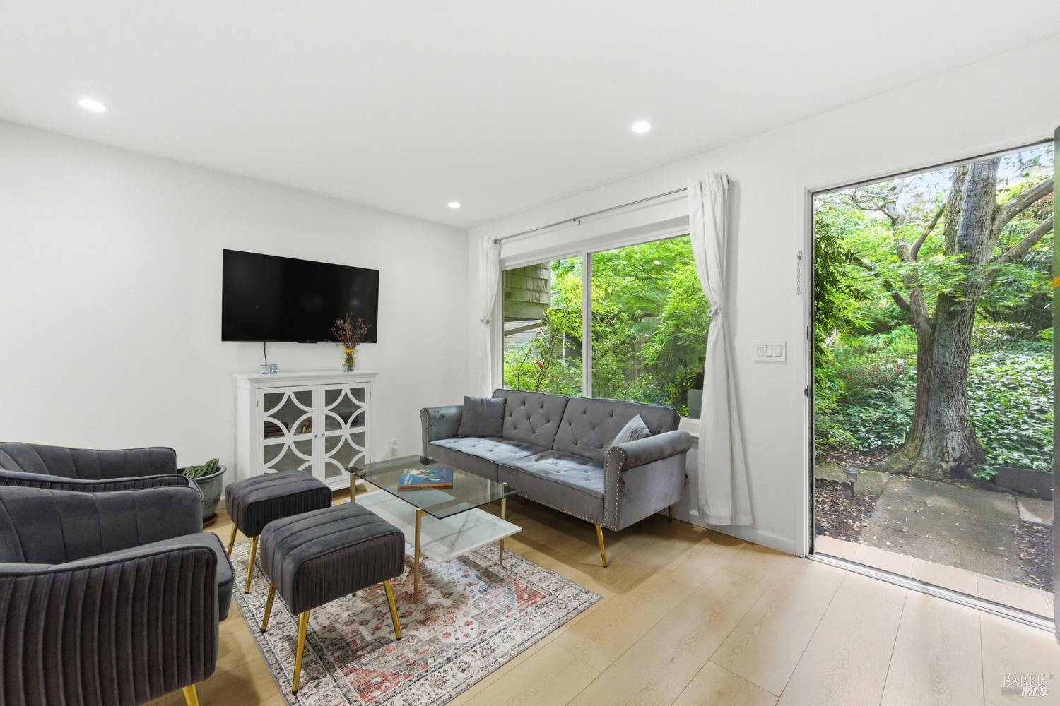 Detail Gallery Image 2 of 34 For 1411 Casa Buena Dr #46,  Corte Madera,  CA 94925 - 2 Beds | 1 Baths