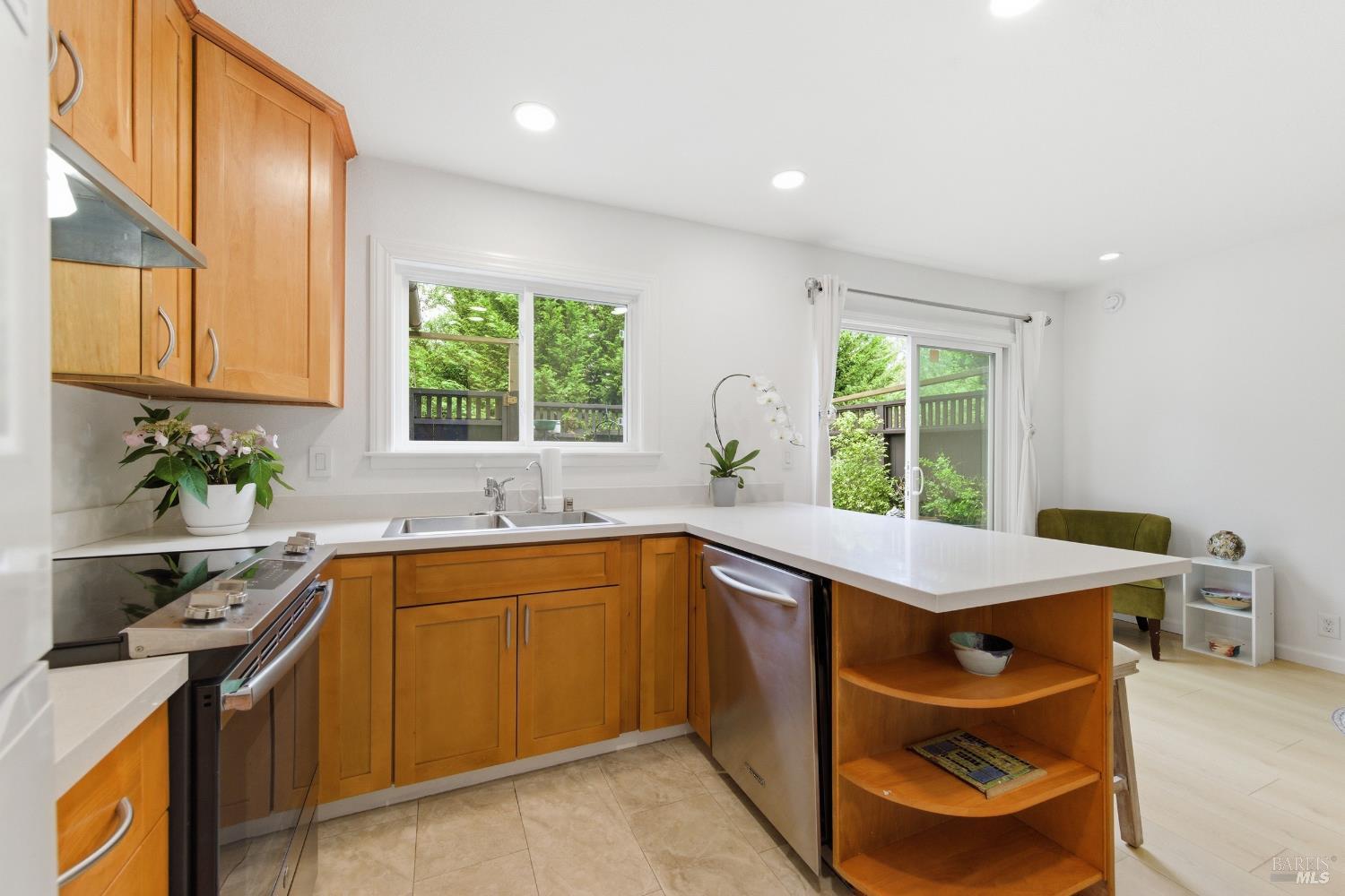 Detail Gallery Image 12 of 34 For 1411 Casa Buena Dr #46,  Corte Madera,  CA 94925 - 2 Beds | 1 Baths