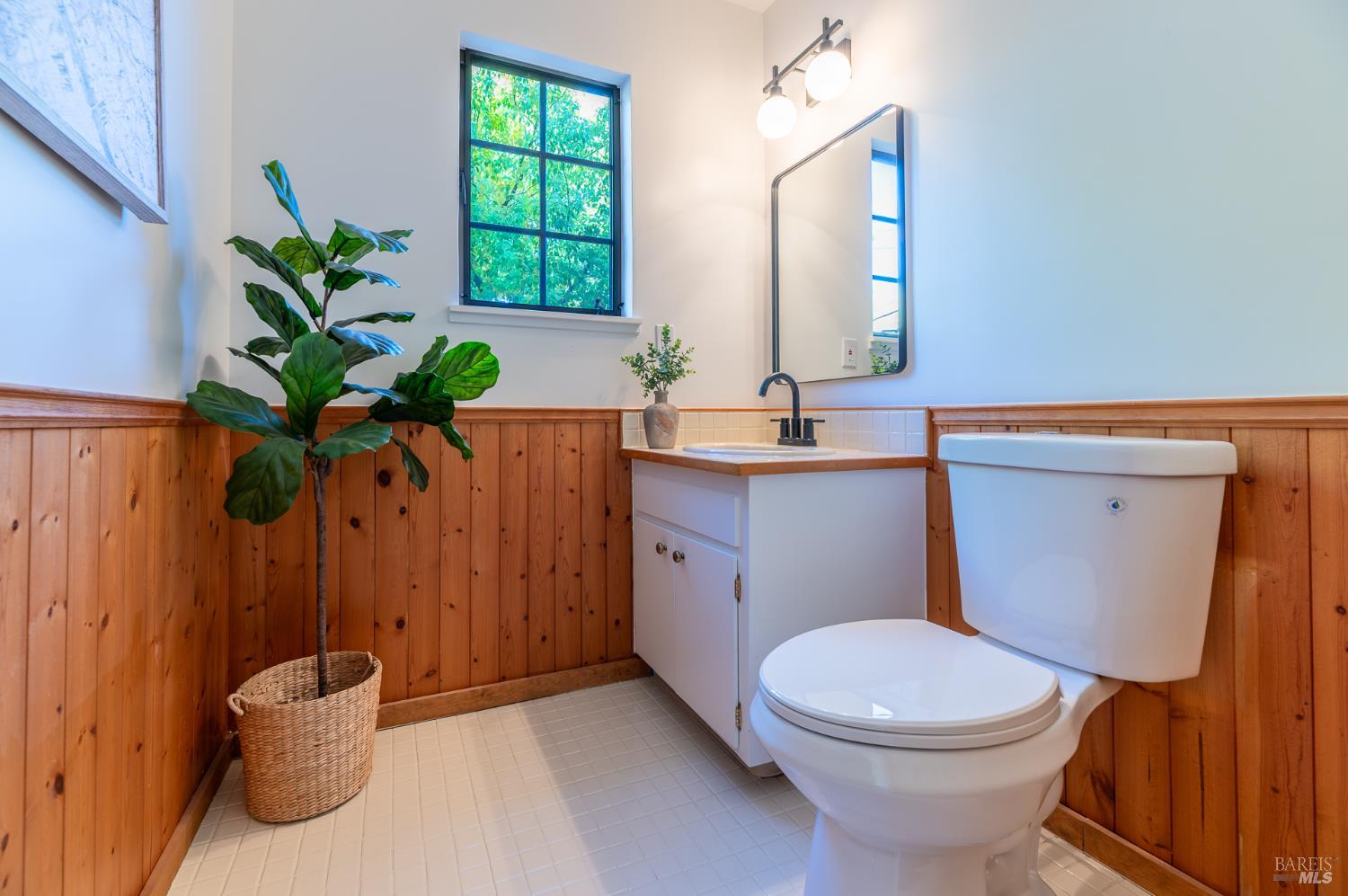 Detail Gallery Image 15 of 44 For 4 Galway Ln, San Rafael,  CA 94903 - 4 Beds | 3/1 Baths