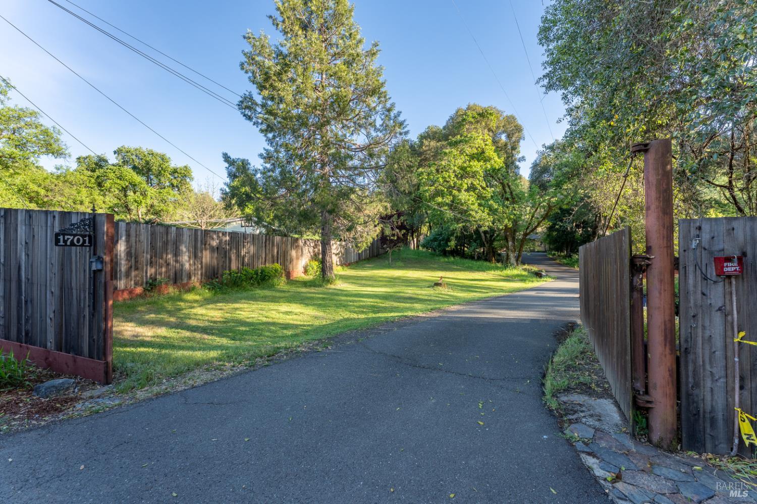 Detail Gallery Image 3 of 35 For 1701 Road B Unkn, Redwood Valley,  CA 95470 - 2 Beds | 2 Baths