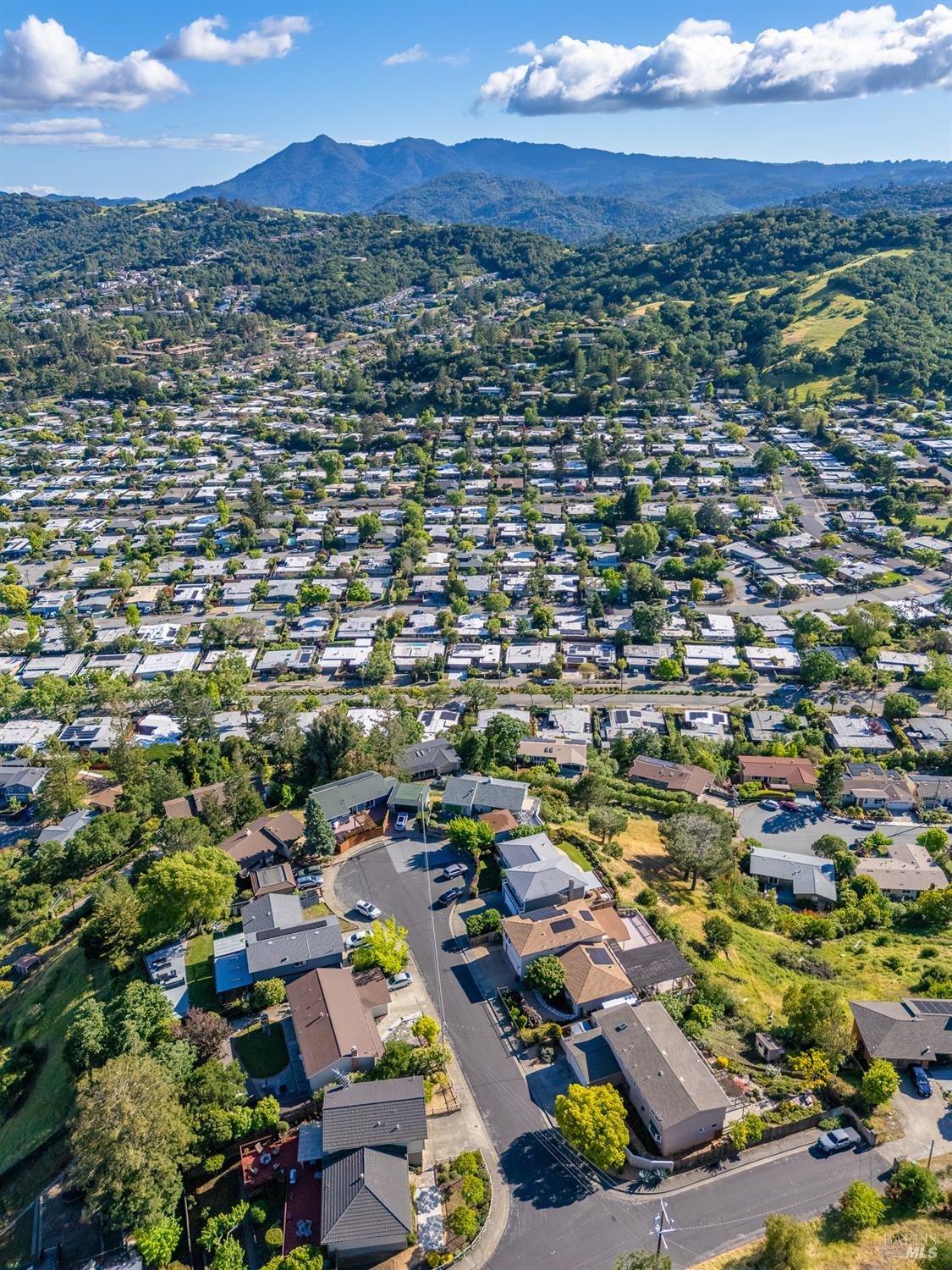 Detail Gallery Image 42 of 44 For 4 Galway Ln, San Rafael,  CA 94903 - 4 Beds | 3/1 Baths