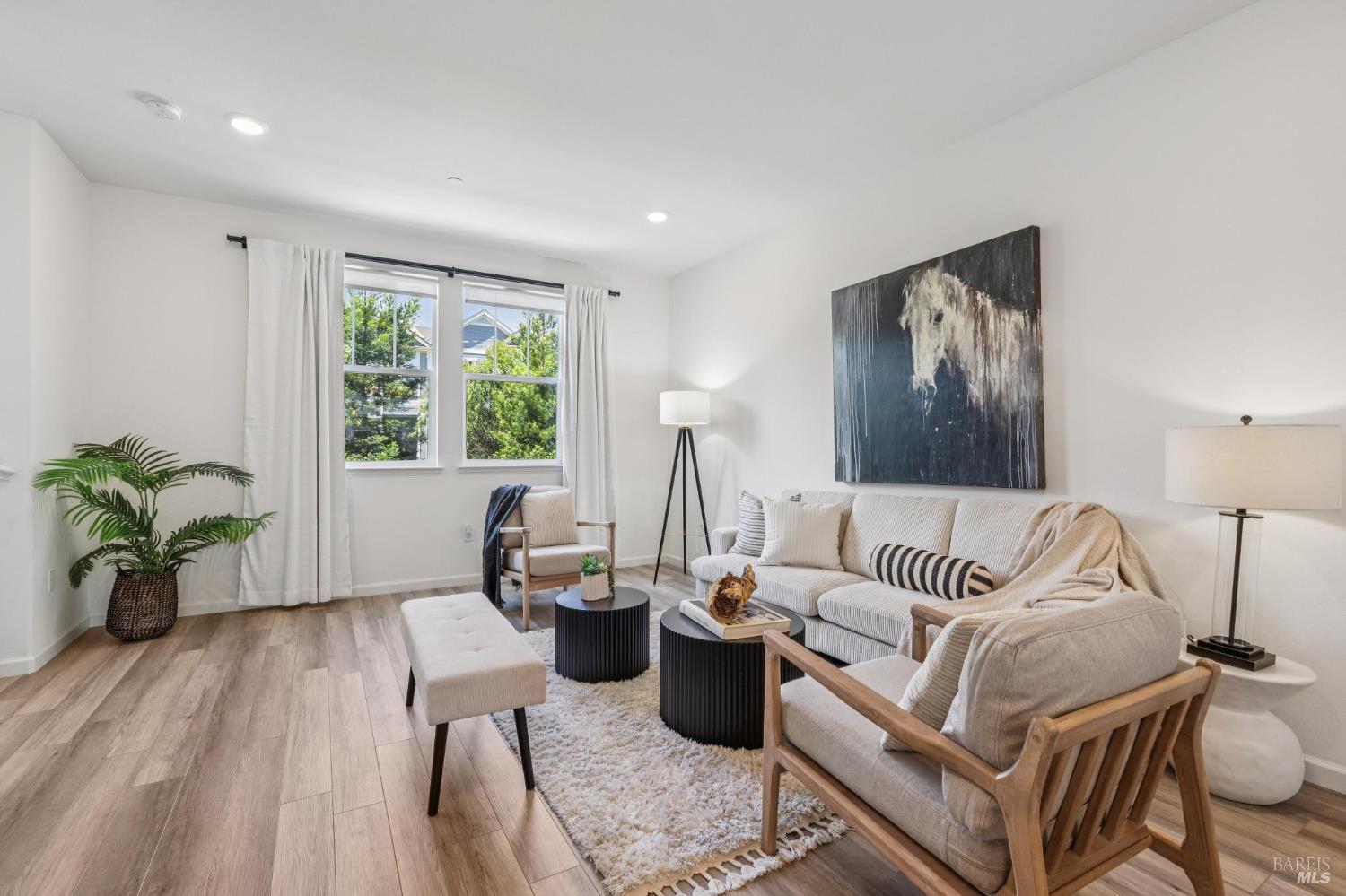 Detail Gallery Image 12 of 34 For 5 Orta Way, Novato,  CA 94945 - 4 Beds | 3/1 Baths