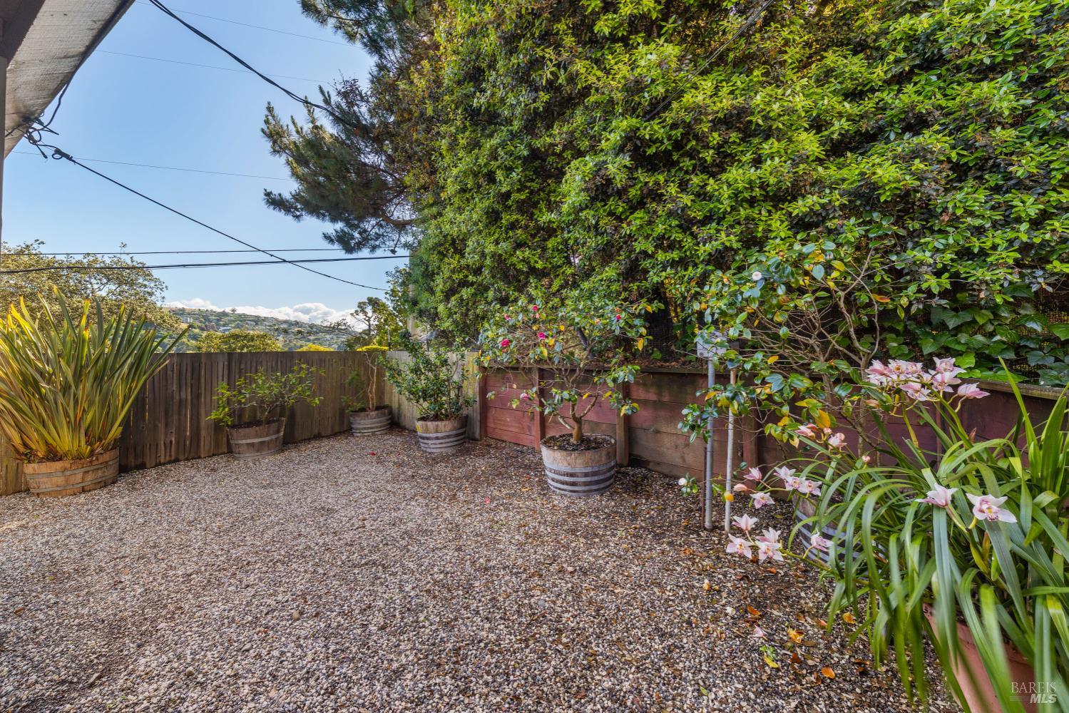 Detail Gallery Image 31 of 39 For 2 Tamalpais Ave, Belvedere,  CA 94920 - 2 Beds | 2 Baths