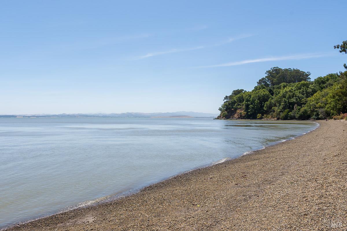 Detail Gallery Image 82 of 84 For 1100 Bayhills Dr, San Rafael,  CA 94903 - 5 Beds | 5/1 Baths