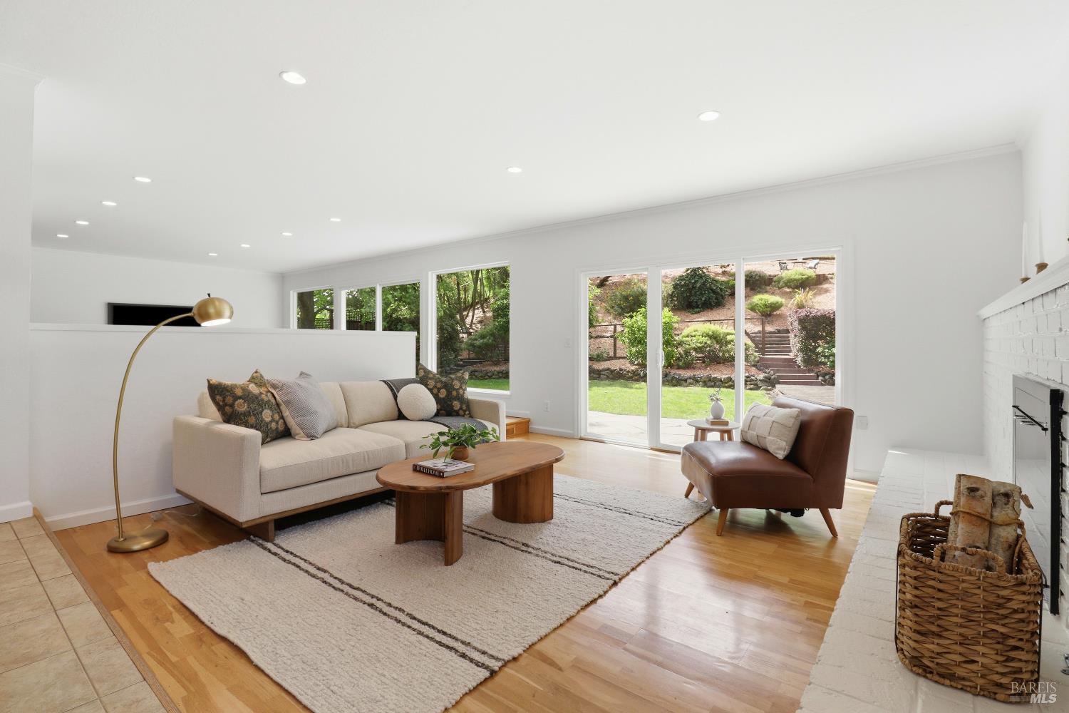 Detail Gallery Image 10 of 48 For 23 Terra Linda Dr, San Rafael,  CA 94903 - 4 Beds | 2/1 Baths