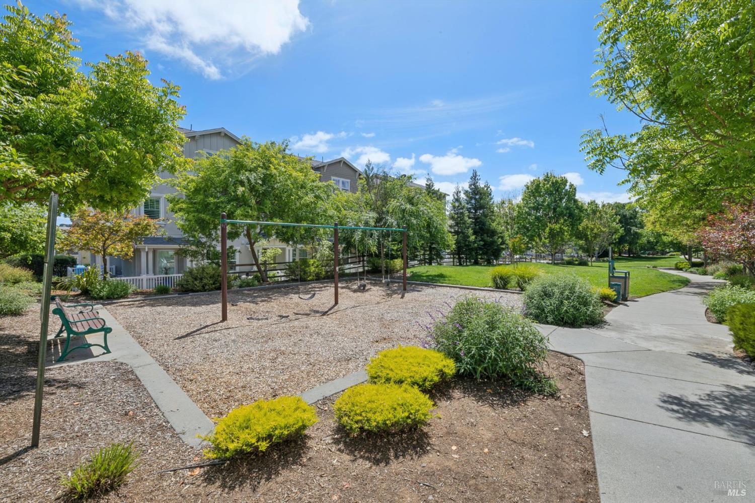 Detail Gallery Image 32 of 34 For 5 Orta Way, Novato,  CA 94945 - 4 Beds | 3/1 Baths