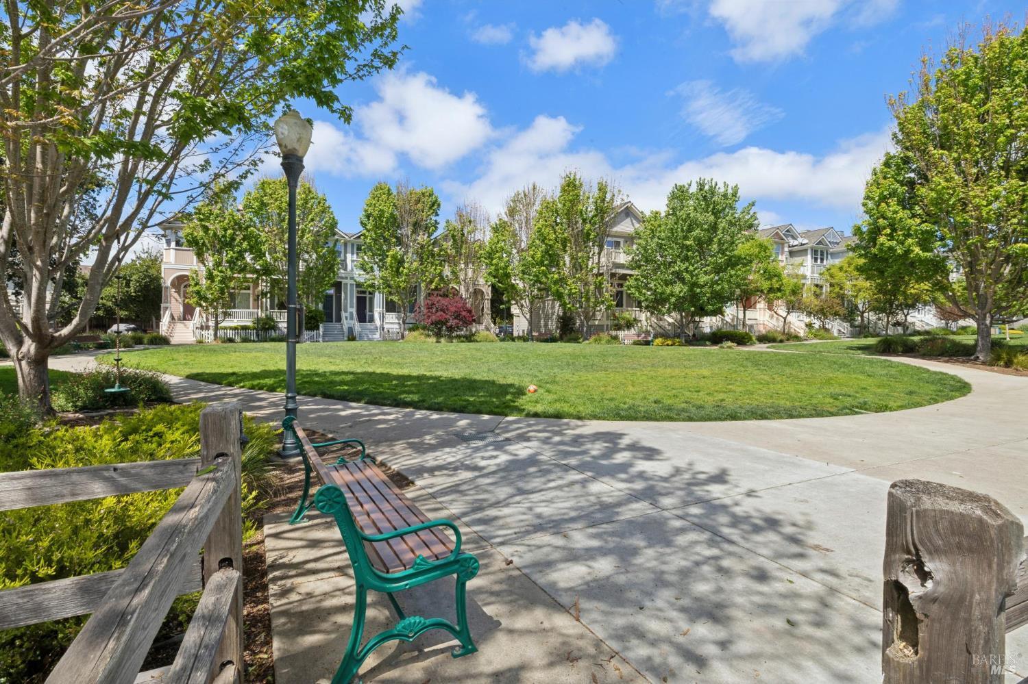 Detail Gallery Image 33 of 34 For 5 Orta Way, Novato,  CA 94945 - 4 Beds | 3/1 Baths