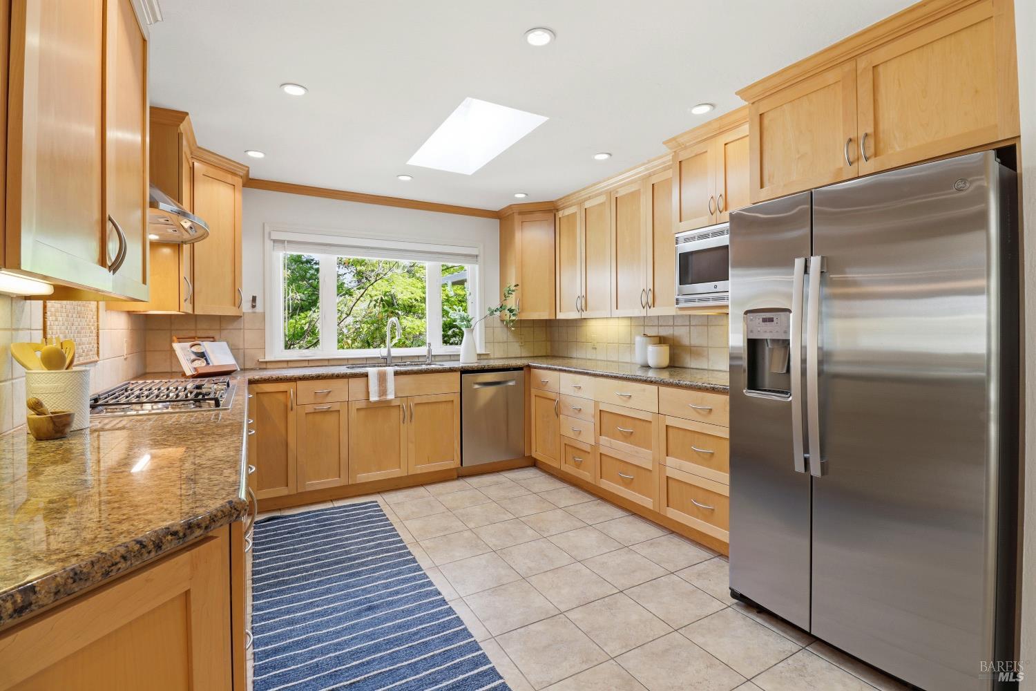 Detail Gallery Image 12 of 48 For 23 Terra Linda Dr, San Rafael,  CA 94903 - 4 Beds | 2/1 Baths