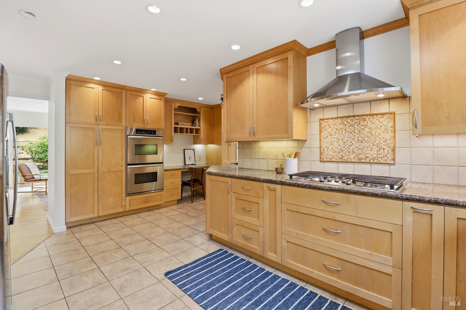 Detail Gallery Image 13 of 48 For 23 Terra Linda Dr, San Rafael,  CA 94903 - 4 Beds | 2/1 Baths