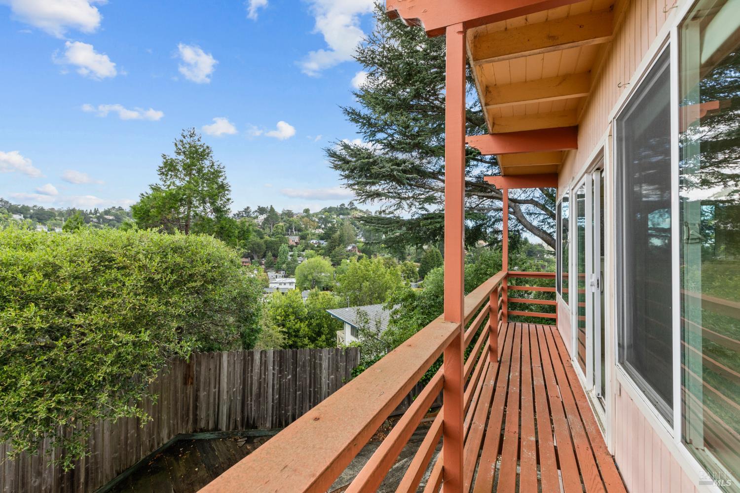 Detail Gallery Image 5 of 35 For 321 Laurel Way, Mill Valley,  CA 94941 - 3 Beds | 2 Baths