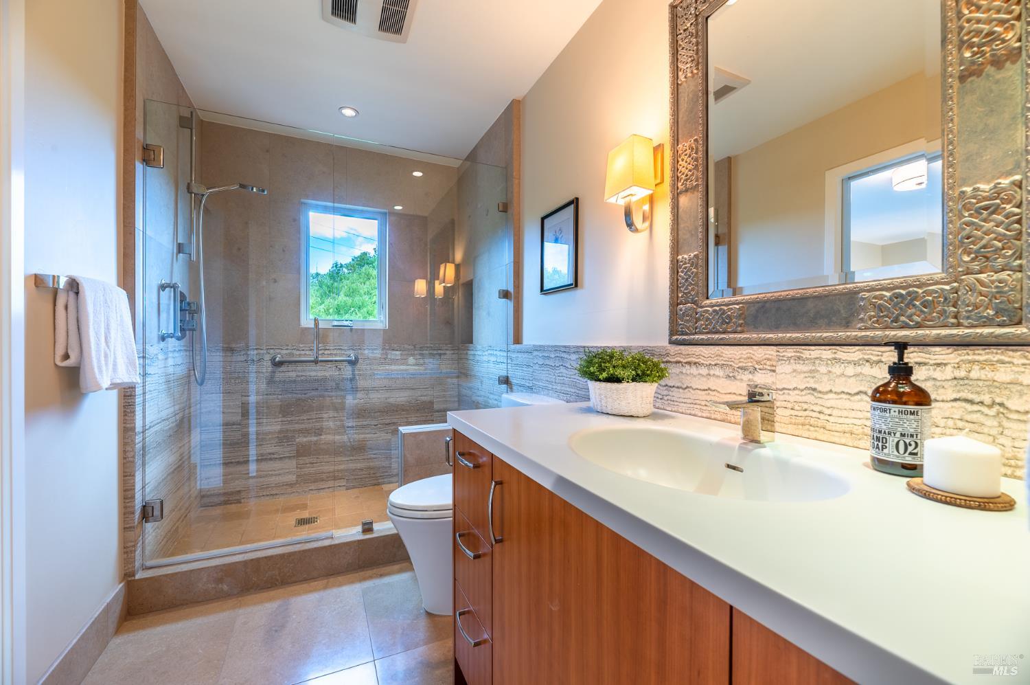 Detail Gallery Image 28 of 44 For 4 Galway Ln, San Rafael,  CA 94903 - 4 Beds | 3/1 Baths