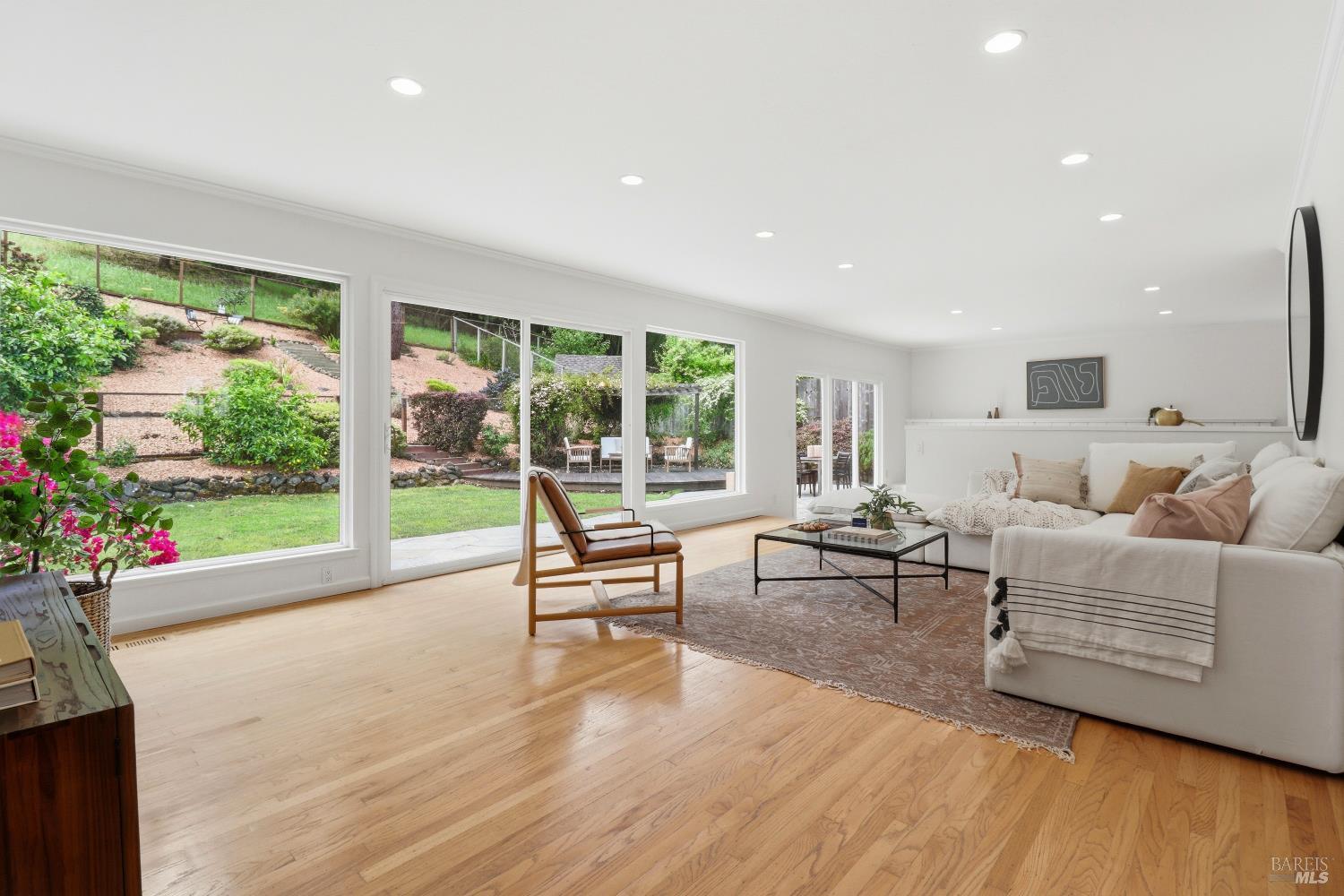 Detail Gallery Image 5 of 48 For 23 Terra Linda Dr, San Rafael,  CA 94903 - 4 Beds | 2/1 Baths