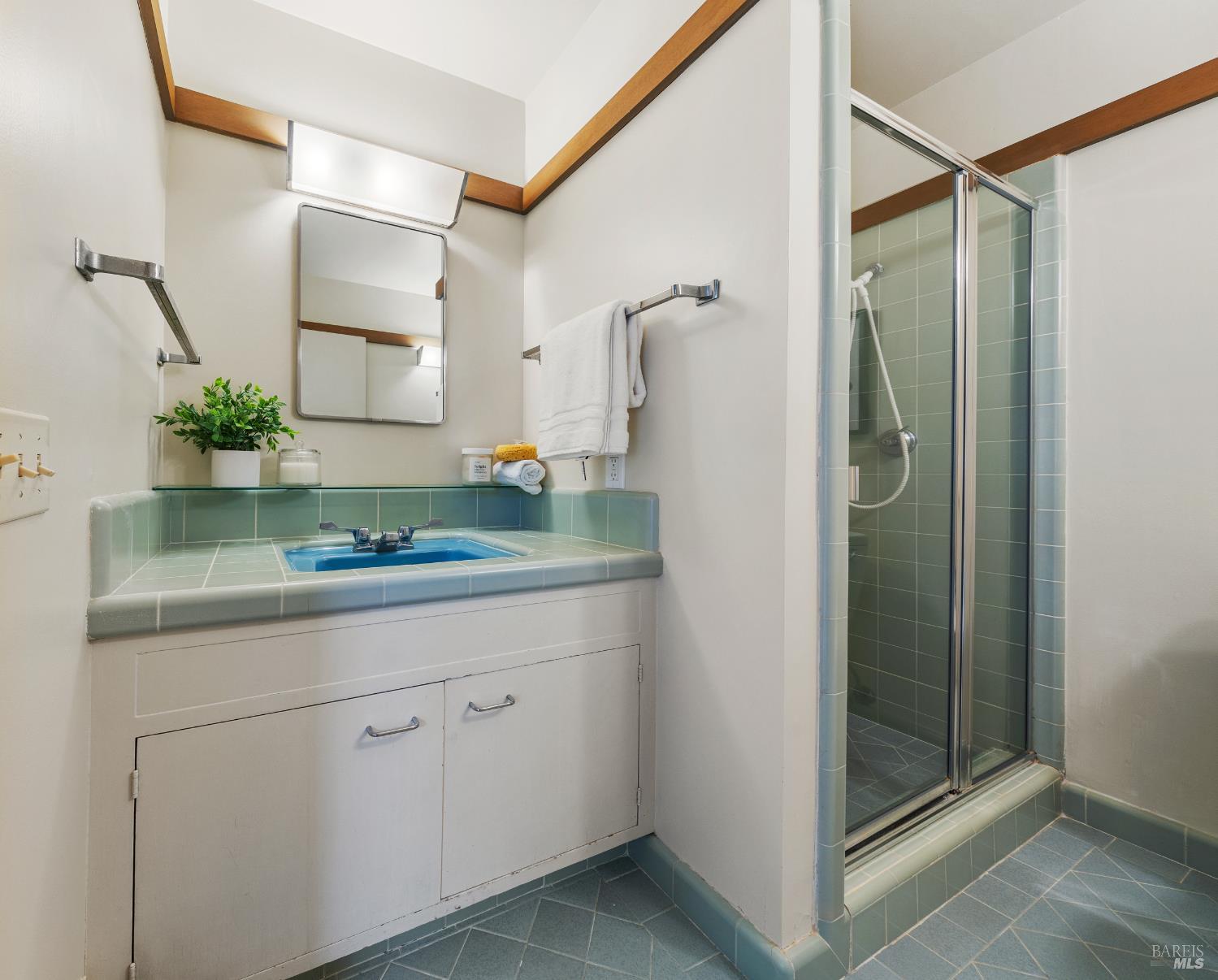 Detail Gallery Image 29 of 39 For 2 Tamalpais Ave, Belvedere,  CA 94920 - 2 Beds | 2 Baths