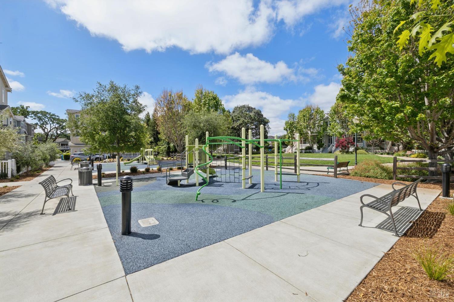 Detail Gallery Image 30 of 34 For 5 Orta Way, Novato,  CA 94945 - 4 Beds | 3/1 Baths