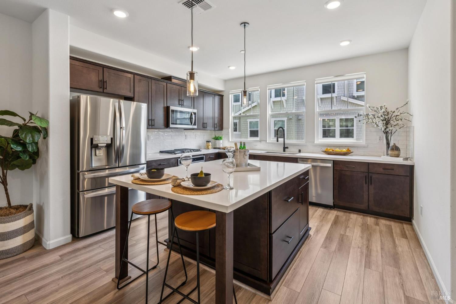 Detail Gallery Image 9 of 34 For 5 Orta Way, Novato,  CA 94945 - 4 Beds | 3/1 Baths