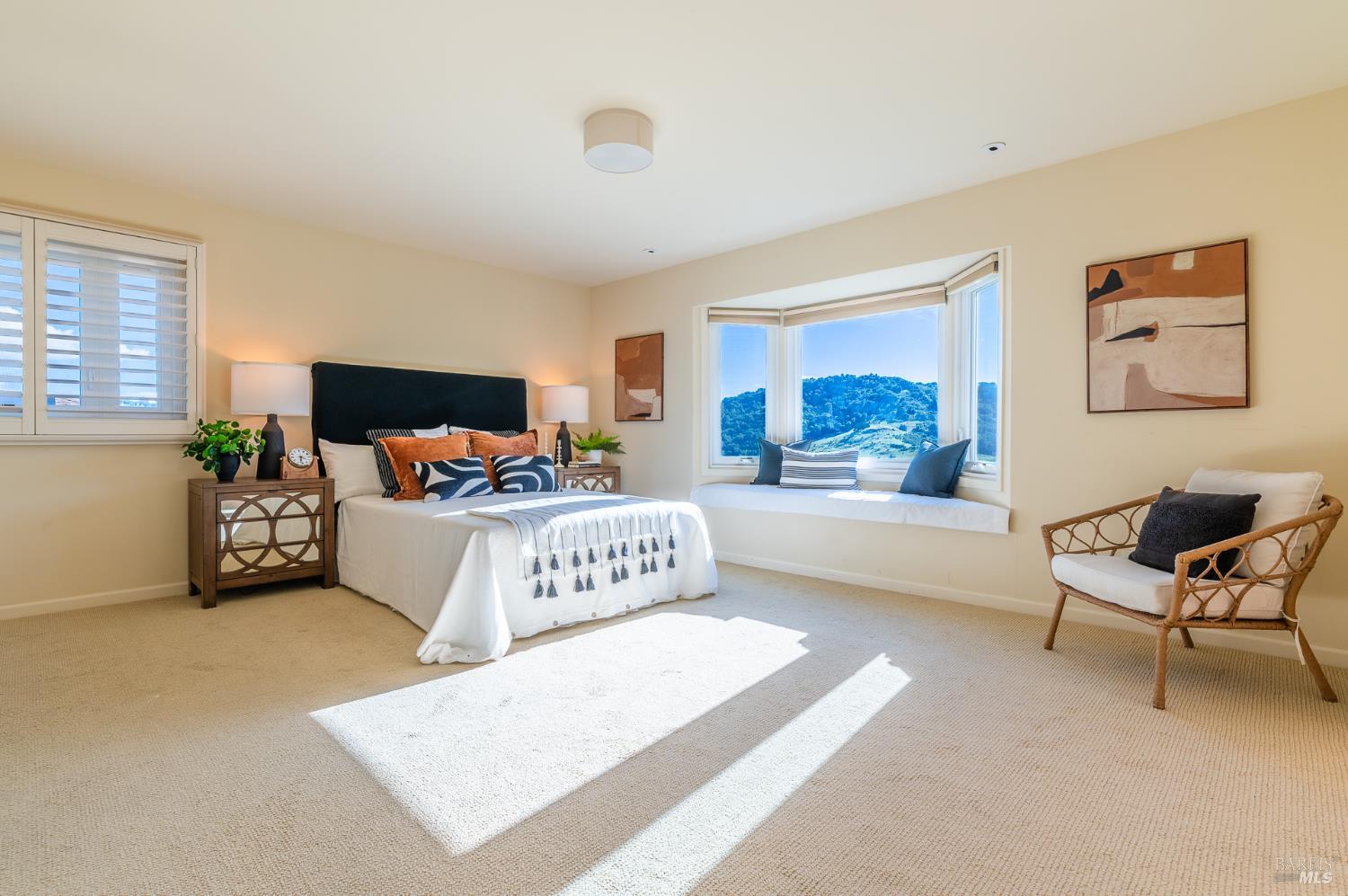 Detail Gallery Image 16 of 44 For 4 Galway Ln, San Rafael,  CA 94903 - 4 Beds | 3/1 Baths