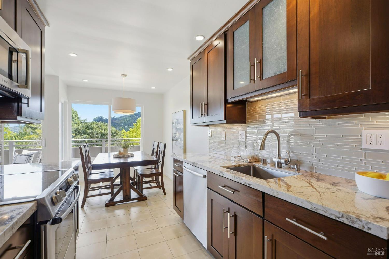 Detail Gallery Image 3 of 38 For 103 Pixley Ave, Corte Madera,  CA 94925 - 2 Beds | 2 Baths