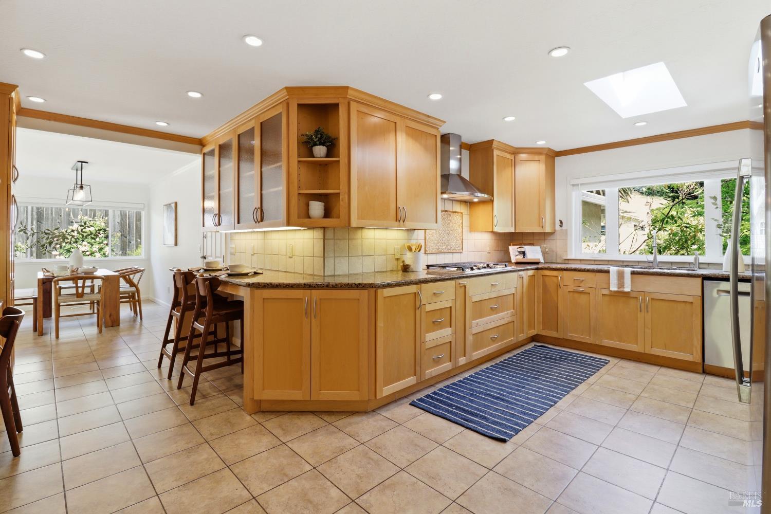 Detail Gallery Image 11 of 48 For 23 Terra Linda Dr, San Rafael,  CA 94903 - 4 Beds | 2/1 Baths