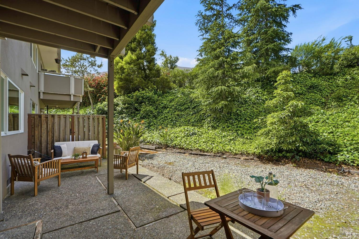 Detail Gallery Image 9 of 38 For 103 Pixley Ave, Corte Madera,  CA 94925 - 2 Beds | 2 Baths