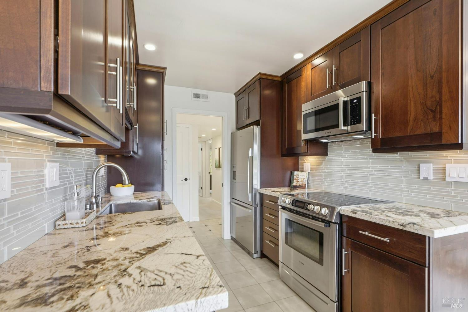 Detail Gallery Image 4 of 38 For 103 Pixley Ave, Corte Madera,  CA 94925 - 2 Beds | 2 Baths