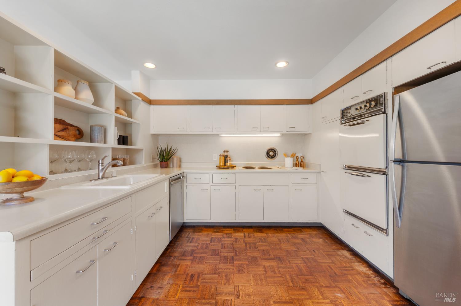 Detail Gallery Image 20 of 39 For 2 Tamalpais Ave, Belvedere,  CA 94920 - 2 Beds | 2 Baths