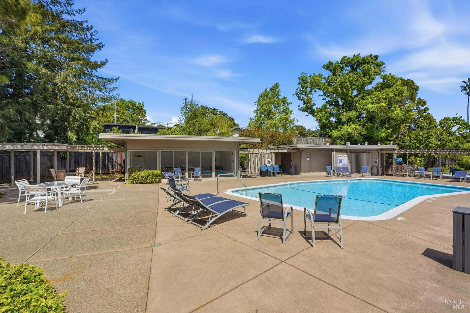 Detail Gallery Image 10 of 38 For 103 Pixley Ave, Corte Madera,  CA 94925 - 2 Beds | 2 Baths