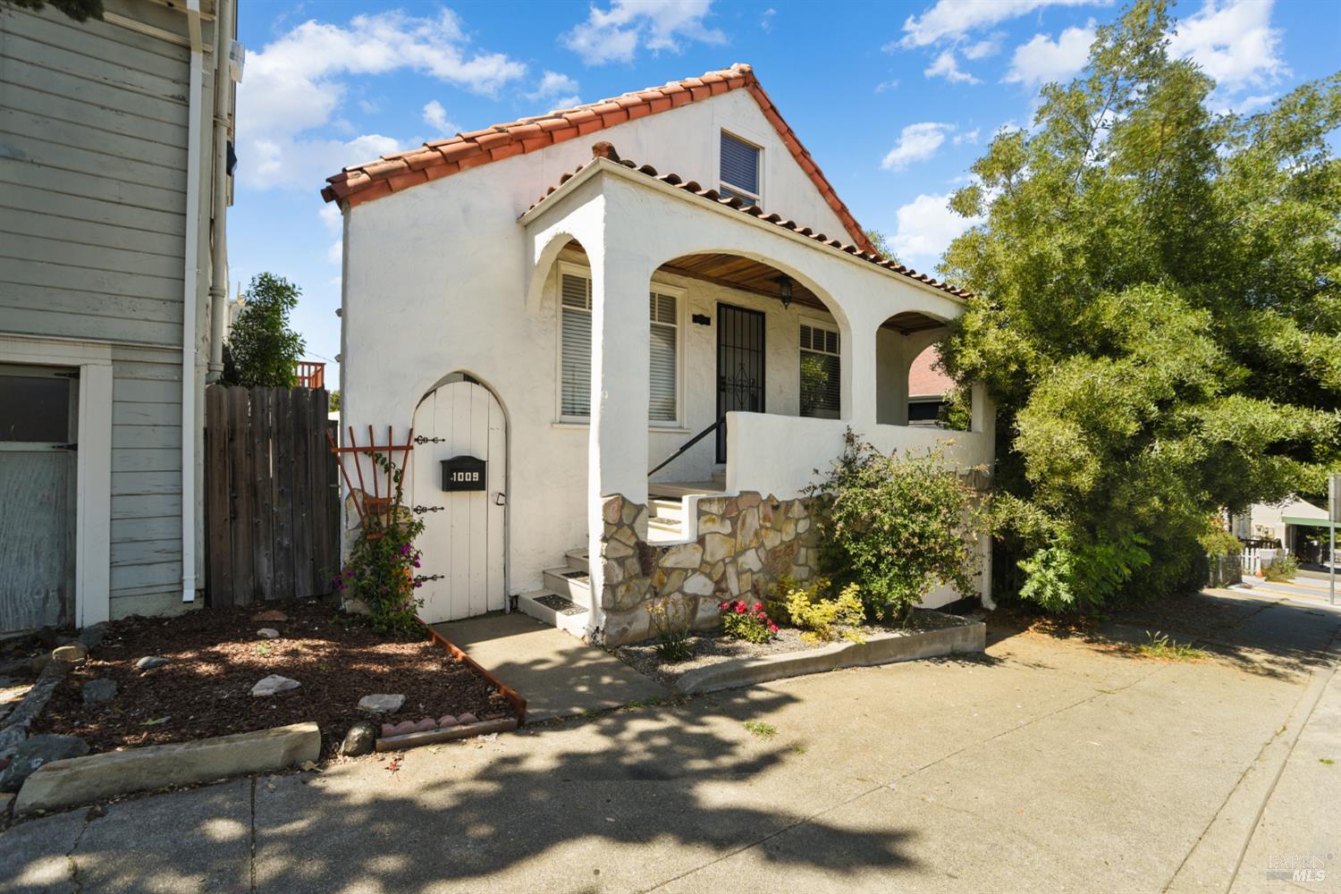 Detail Gallery Image 2 of 40 For 1009 Sacramento St, Vallejo,  CA 94590 - 3 Beds | 1 Baths