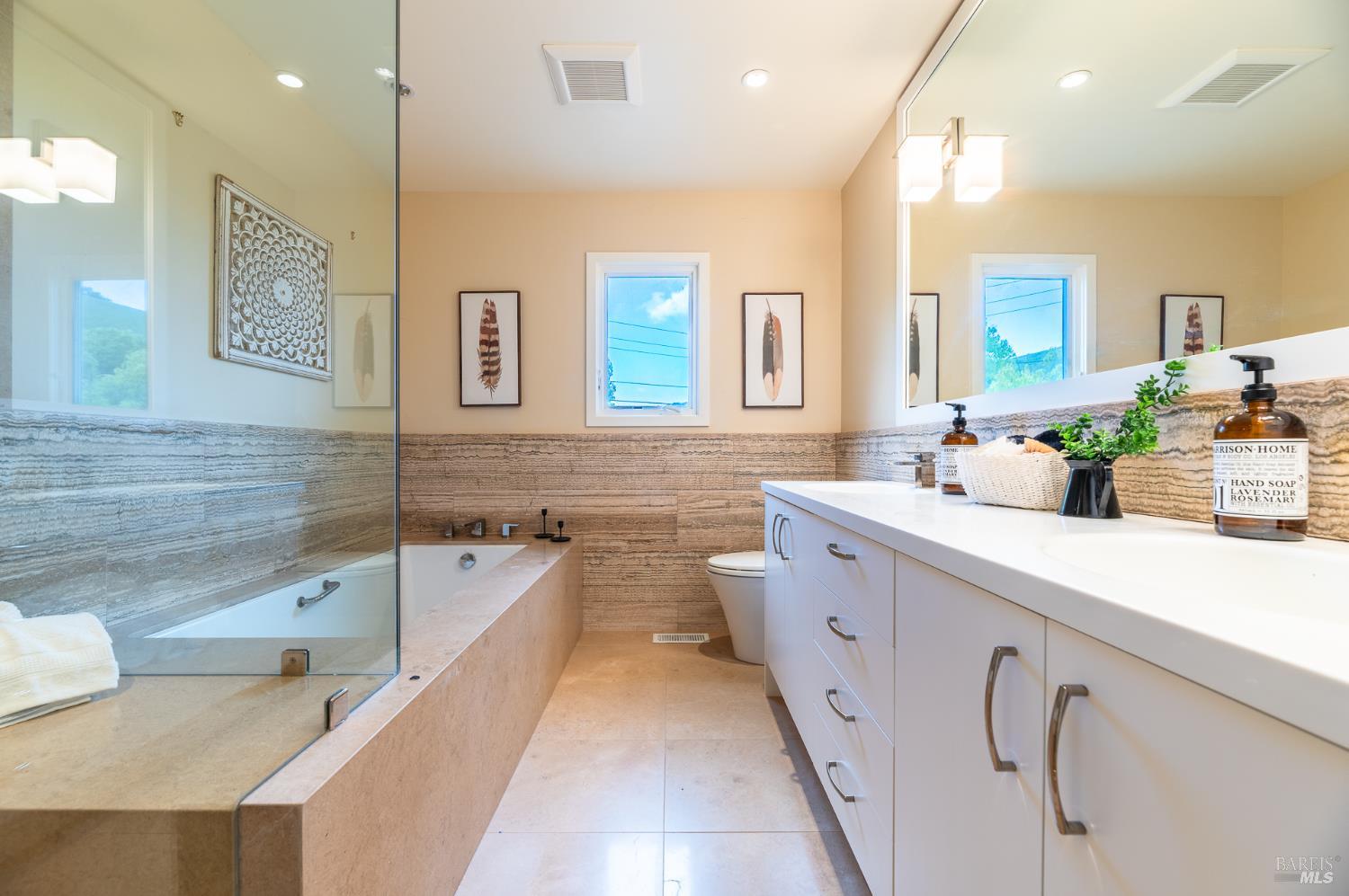 Detail Gallery Image 24 of 44 For 4 Galway Ln, San Rafael,  CA 94903 - 4 Beds | 3/1 Baths