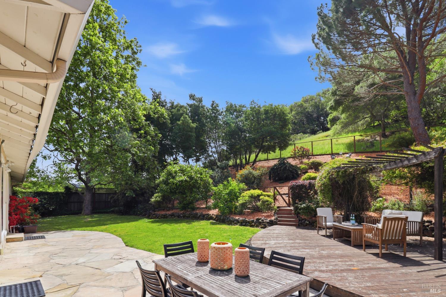 Detail Gallery Image 39 of 48 For 23 Terra Linda Dr, San Rafael,  CA 94903 - 4 Beds | 2/1 Baths