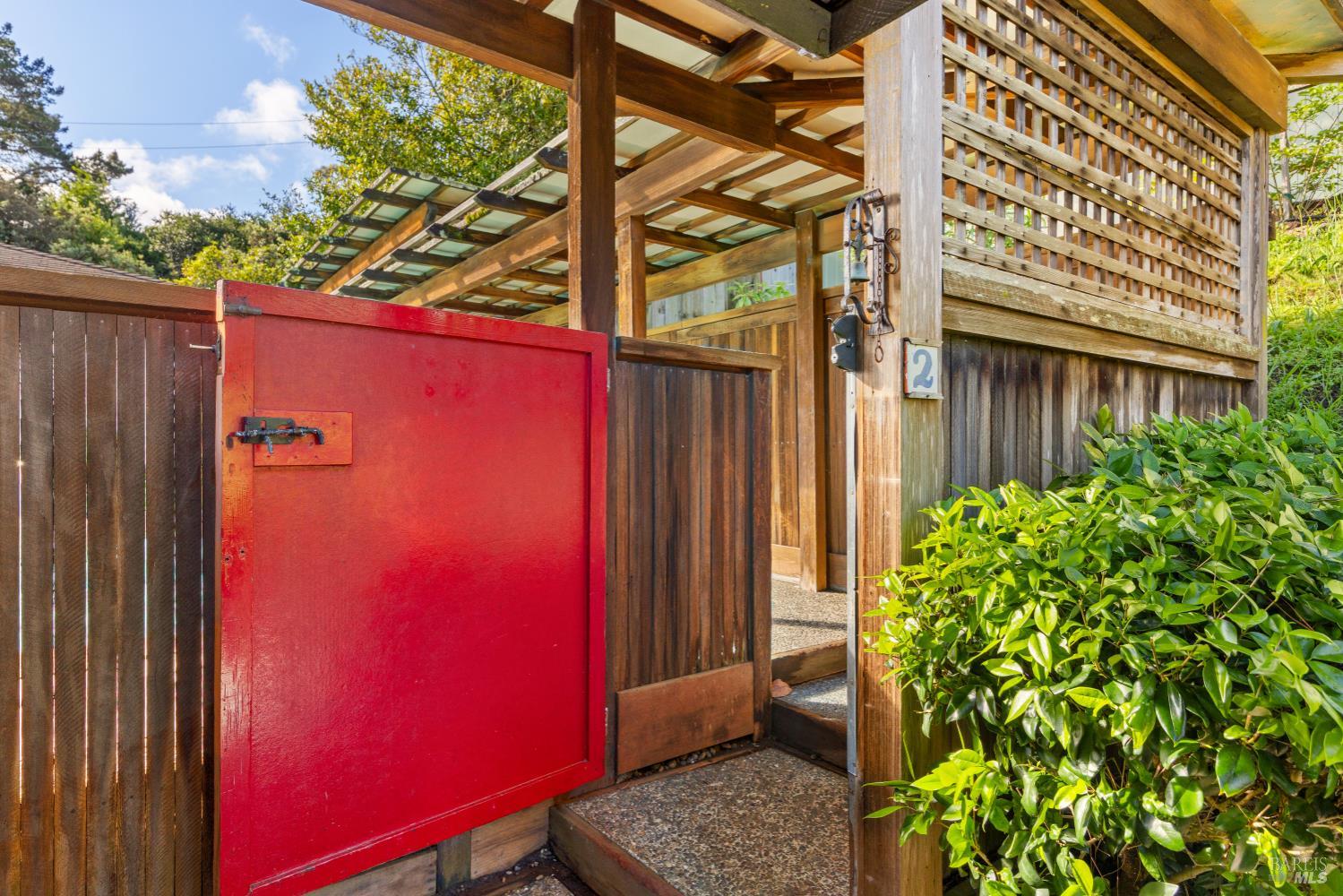 Detail Gallery Image 4 of 39 For 2 Tamalpais Ave, Belvedere,  CA 94920 - 2 Beds | 2 Baths