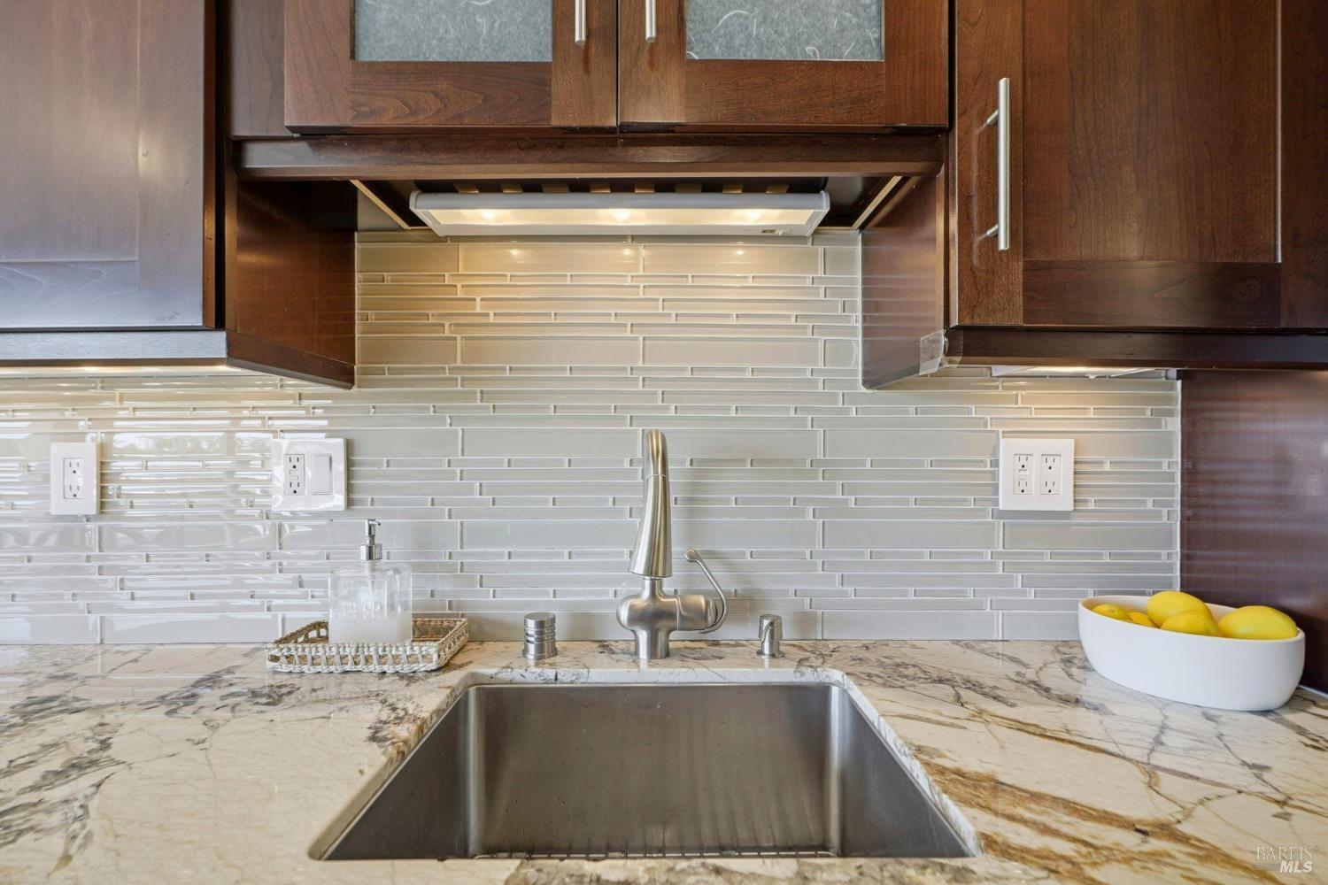 Detail Gallery Image 16 of 38 For 103 Pixley Ave, Corte Madera,  CA 94925 - 2 Beds | 2 Baths