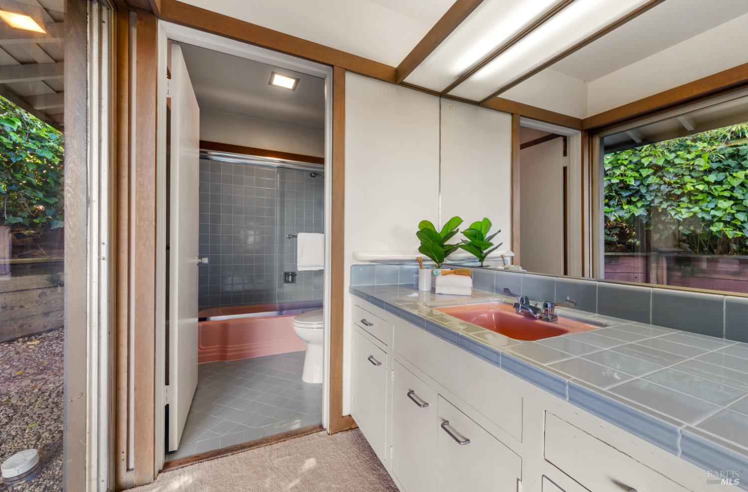 Detail Gallery Image 24 of 39 For 2 Tamalpais Ave, Belvedere,  CA 94920 - 2 Beds | 2 Baths